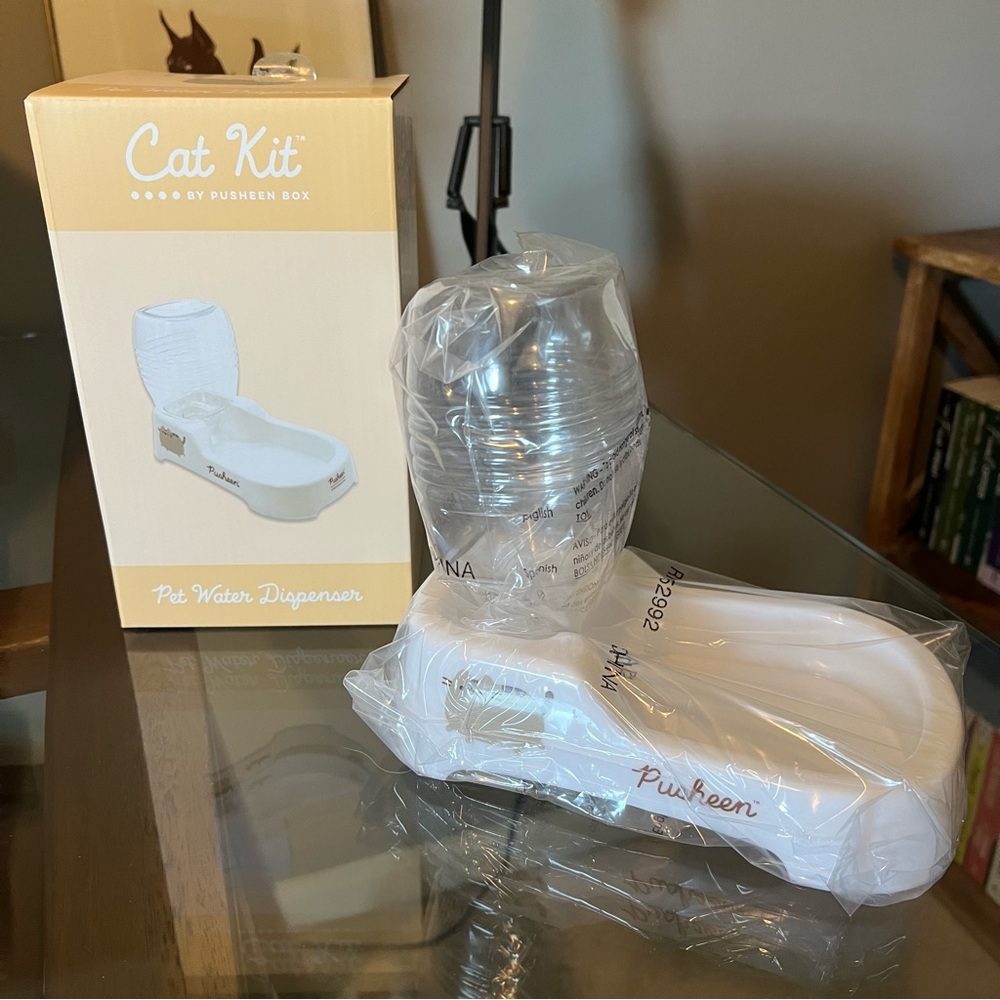 NWT Pusheen Pet Water Bowl
